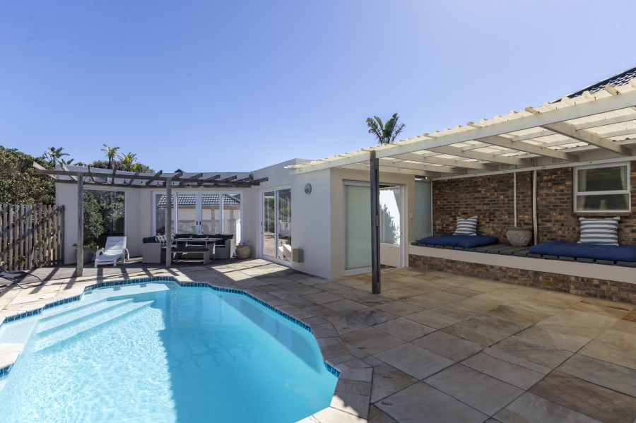 6 Bedroom Property for Sale in West Beach Eastern Cape